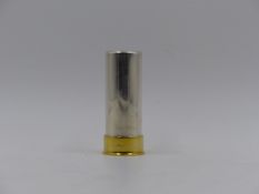 A SILVER HALLMARKED SHOOTING BUTT MARKER IN THE FORM OF A SHOTGUN CARTRIDGE WITH A GILDED TOP, 1988,