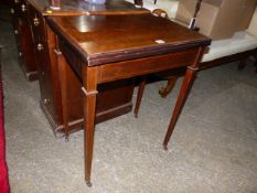 AN EDWARDIAN INLAID MAHOGANY FOLD OVER PATIENCE TABLE.