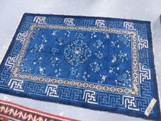 AN ANTIQUE CHINESE RUG. 238x160cms.