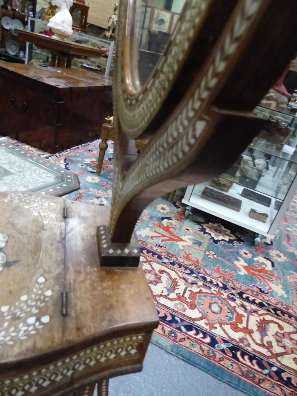 AN INDO PERSIAN INLAID HARDWOOD DRESSING MIRROR ON STAND, ALL OVER BANDED DECORATION WITH ANIMAL AND - Image 18 of 25