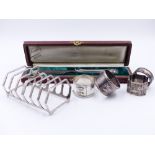 A SILVER HALLMARKED TOAST RACK 1932 LONDON, SPONSOR MARK GOLDSMITHS & SILVERSMITHS CO.LTD (LATER