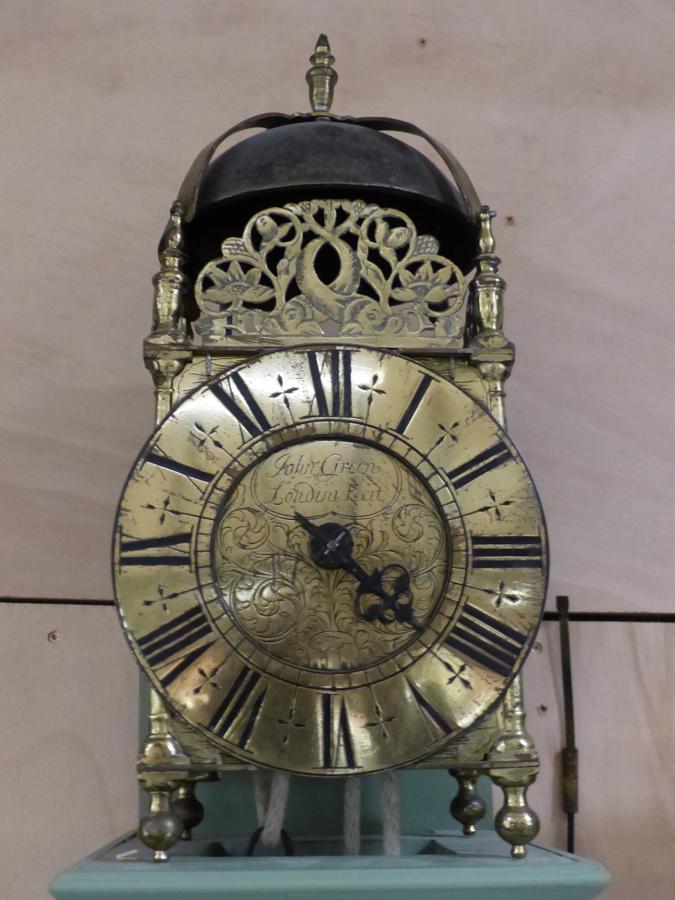 AN EARLY LANTERN CLOCK IN BRASS FRAME CASE. 6.5" DIAL SIGNED JOHN GREEN FECIT, LONDON MOUNTED ON - Image 12 of 40