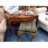 AN INLAID VICTORIAN WALNUT FRENCH STYLE ORMOLU MOUNTED WRITING TABLE WITH SERPENTINE SHAPED TOP