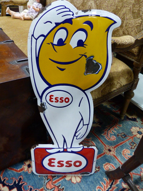 AN UNUSUAL SHAPED ESSO ENAMEL ADVERTISING SIGN 80 CM HIGH