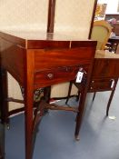 A LATE GEORGIAN INLAID MAHOGANY DRESSING TABLE. THE TOP OPENS TO ADJUSTABLE MIRROR AND LIDDED