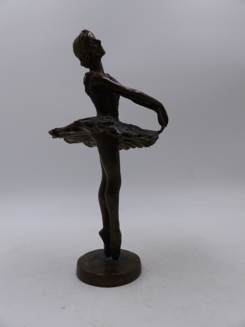 M.DAVID. (20th.C.) A BALLERINA, SIGNED BRONZE. H.20cms. - Bild 7 aus 9