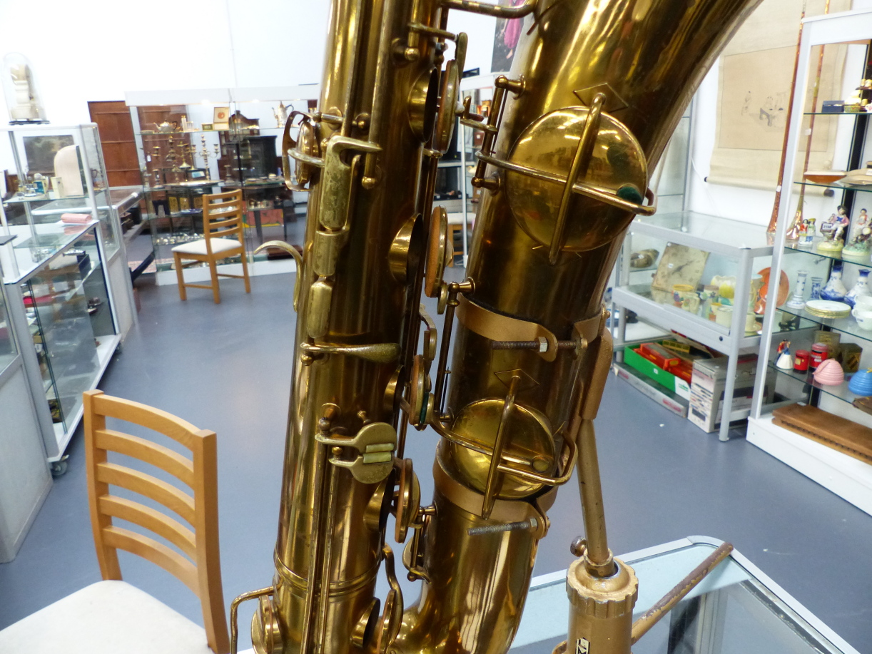 A GOOD BARITONE BRASS SAXOPHONE, PAN AMERICAN ELKHART IND.USA TOGETHER WITH A BEN DAVIS STREAMLINE - Image 7 of 17