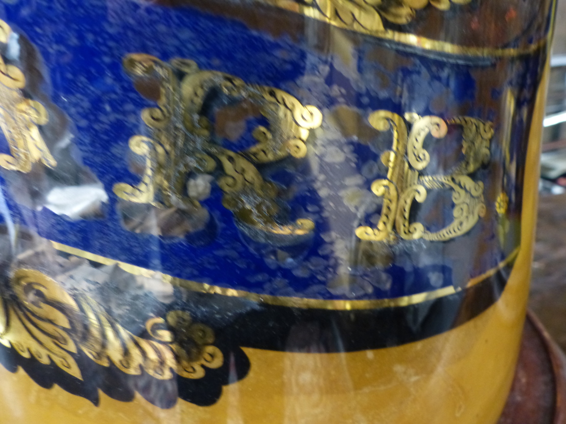 A LARGE VICTORIAN GILT AND POLYCHROME DECORATED GLASS APOTHECARY JAR WITH COVER, ORDER OF THE GARTER - Image 8 of 26