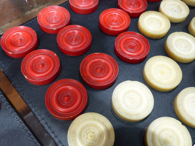 THREE ANTIQUE CARVED AND STAINED IVORY AND BONE BOARD GAME PIECES, TWO CHESS SETS AND A SET OF - Image 62 of 86