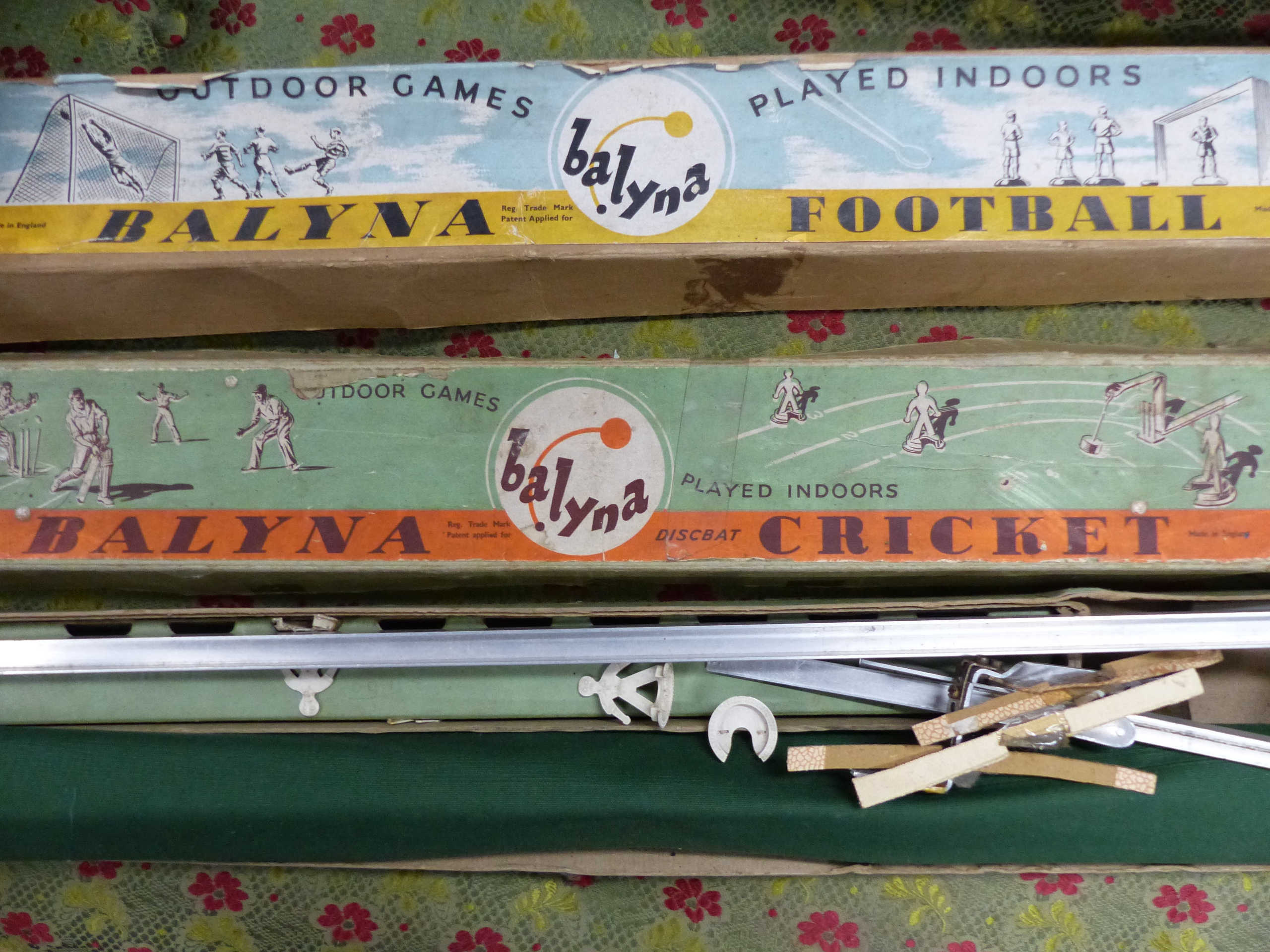 A BOXED FOOTBALL GAME TOGETHER WITH A BOXED BALYNA DISCBAT CRICKET GAME. (2)