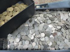 A LARGE COLLECTION OF SIXPENCE COINS.