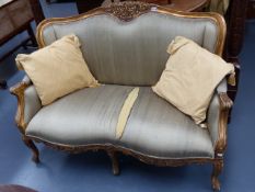 A FRENCH GILT SHOW FRAME SALON SETTEE ON CABRIOLE LEGS. W.133cms.