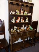 A GOOD QUALITY BESPOKE OAK 18th.C.STYLE SMALL COTTAGE DRESSER. W.91cms.