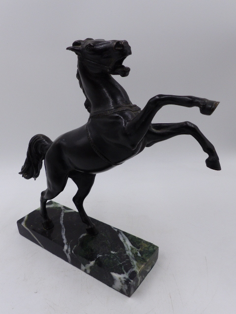 TWO ITALIAN GRAND TOUR BRONZE FIGURES OF PRANCING HORSES ON LATER MARBLE BASES. OVERALL H.24cms - Bild 21 aus 31