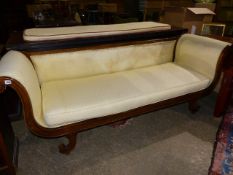 A LARGE REGENCY STYLE OAK FRAME SALON SETTEE/DAY BED WITH DETACHABLE BACK. W.210cms.