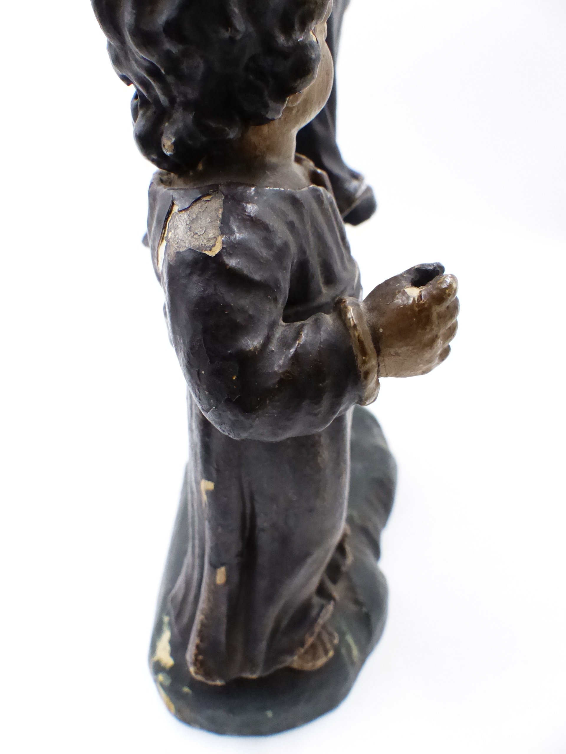 AN EARLY CARVED POLYCHROMED CONTINENTAL STANDING FIGURE OF AN ANGEL WITH A CHILD. H.38.5cms. - Bild 10 aus 25