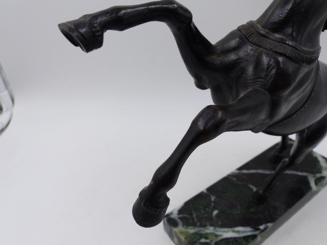 TWO ITALIAN GRAND TOUR BRONZE FIGURES OF PRANCING HORSES ON LATER MARBLE BASES. OVERALL H.24cms - Bild 24 aus 31