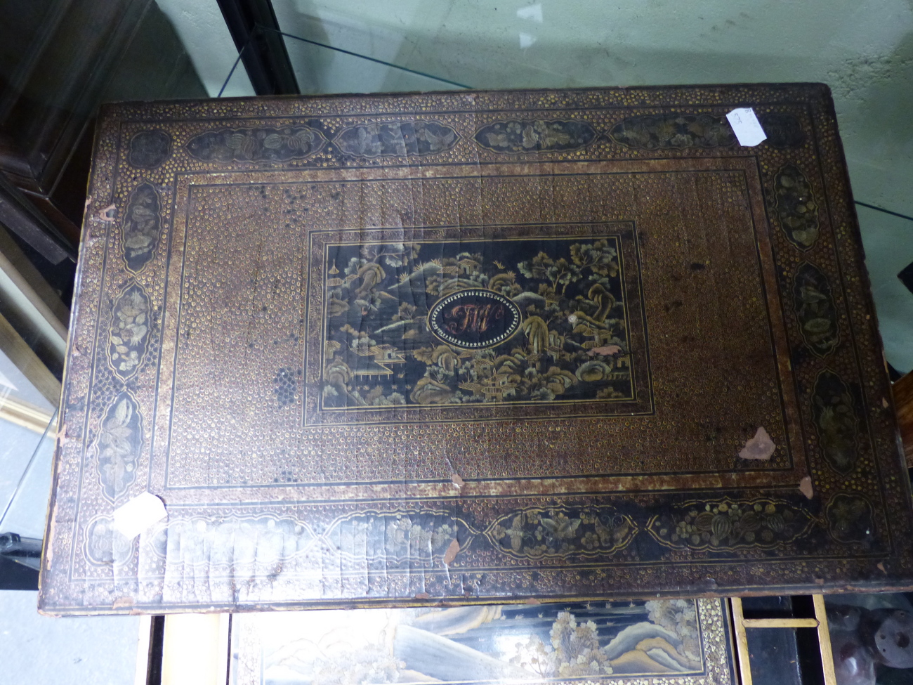 A CHINESE EXPORT LACQUER WORK/WRITING BOX WITH FITTED INTERIOR AND BASE DRAWER ENCLOSING WRITING - Image 18 of 21