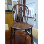 A PAIR OF ANTIQUE WHEELBACK CHAIRS.