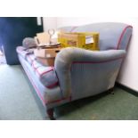 A VINTAGE HOWARD STYLE DEEP SEAT SETTEE.