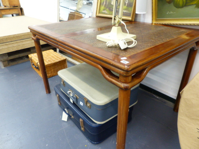 AN ORIENTAL HARDWOOD EXTENDING DINING TABLE.