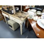 AN ANTIQUE PINE SIDE TABLE.