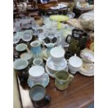 A QTY OF CHINA AND GLASSWARE.