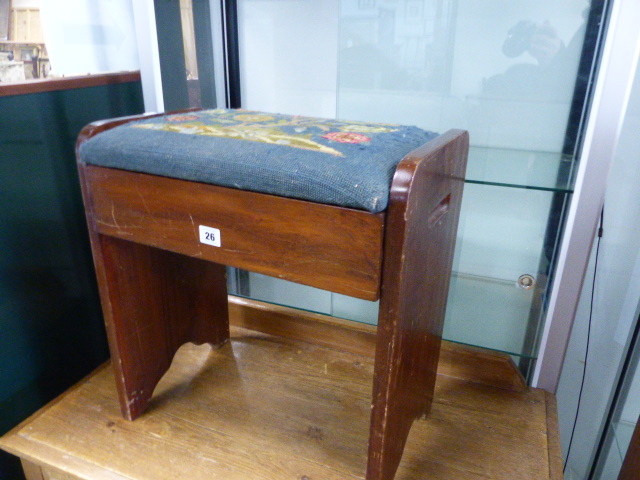 AN ART DECO PIANO STOOL.