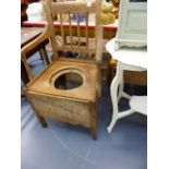 A GEORGIAN COUNTRY OAK COMMODE CHAIR.