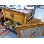 A VICTORIAN SATIN WALNUT MARBLE TOP WASHSTAND AND SPLASH BACK.