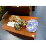 A WINSTANLEY CAT, THREE BLUE AND WHITE POTTERY DRAINERS,ETC.