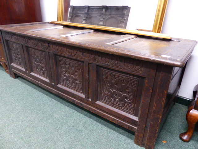 AN 18th.C.OAK COFFER.