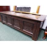 AN 18th.C.OAK COFFER.