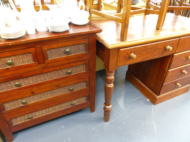 A SMALL PINE DESK, FOUR OAK CHAIRS AND A MODERN CHEST OF DRAWERS.