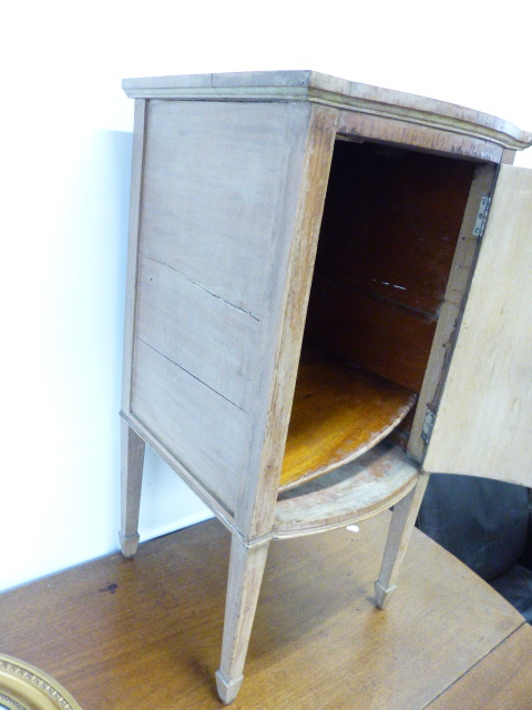 AN EDWARDIAN INLAID BEDSIDE CABINET. - Image 8 of 12