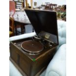 AN HMV MODEL 103 TABLE TOP GRAMOPHONE AND A LARGE QTY OF RECORDS.