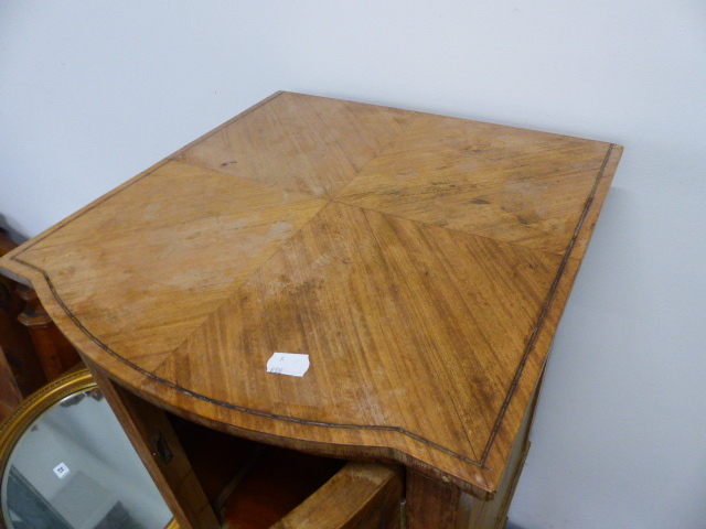 AN EDWARDIAN INLAID BEDSIDE CABINET. - Image 5 of 12