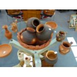 A QTY OF POTTERY ITEMS.