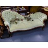 A VICTORIAN SHOW FRAME CHAISE LONGUE.