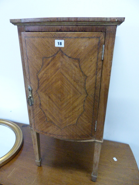 AN EDWARDIAN INLAID BEDSIDE CABINET. - Image 3 of 12