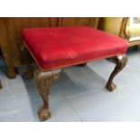 A GOOD QUALITY GEORGIAN STYLE DRESSING STOOL.