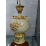 A LARGE PORCELAIN TABLE LAMP WITH GILT DECORATION.