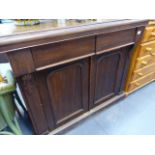 A MAHOGANY CHIFFONIER.