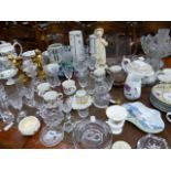 A QTY OF CHINA AND GLASSWARE.