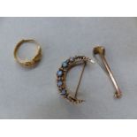 AN 18ct SWEETHEART RING (FOR REPAIR) TOGETHER WITH AN OPAL CRESCENT MOON BROOCH AND A 9ct BAR