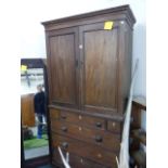 A GEORGIAN MAHOGANY LINEN PRESS.