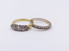 AN 18ct YELLOW GOLD FIVE STONE DIAMOND GRADUATED RING (FINGER SIZE S 1/2), TOGETHER WITH AN 18ct