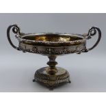 A SILVER HALLMARKED PRESENTATION BOWL. THE BOWL FITTED WITH APPLIED HANDLES EACH MODELLED IN THE
