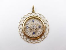 A PRECIOUS YELLOW METAL DIAMOND AND SAPPHIRE OPEN WORK PENDANT. APPROXIMATE MEASUREMENT 4cms.