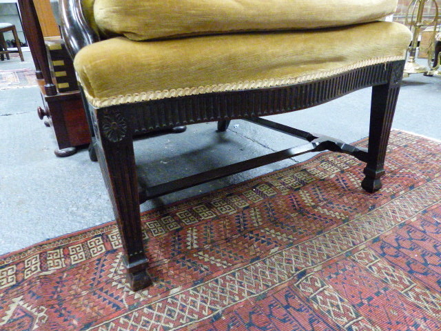 A GOOD QUALITY EARLY 20th.C. GEORGIAN STYLE WING BACK ARMCHAIR. W.69 x H. 110cms. - Image 2 of 6